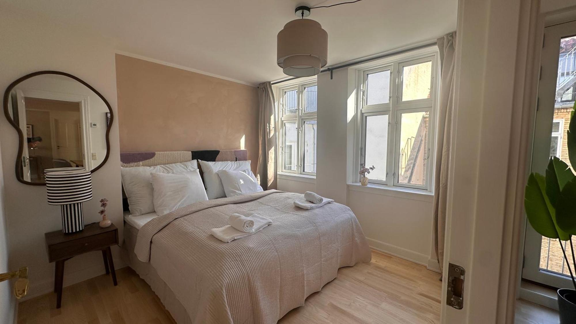Lovstraede From 1 To 6 - Carolinas København