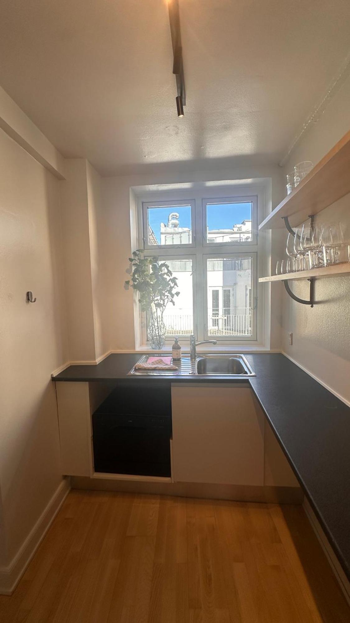 Lovstraede From 1 To 6 - Carolinas København